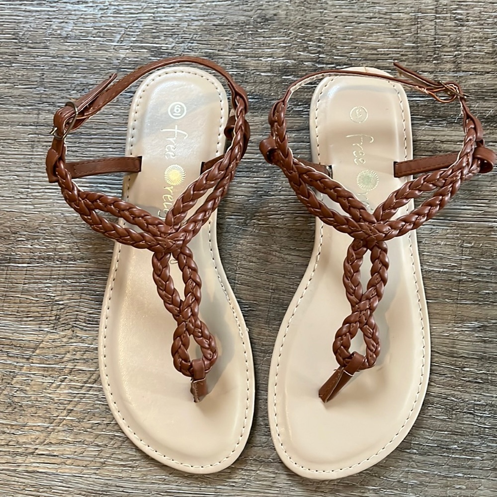 FREE REIGN SANDALS •NWOT